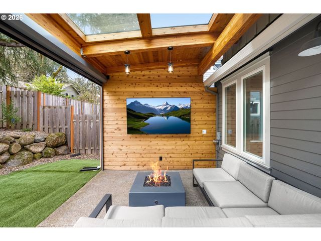 1202 SPRUCE St, Lake Oswego, OR 97034