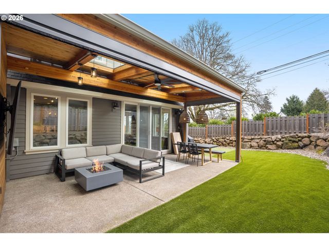 1202 SPRUCE St, Lake Oswego, OR 97034