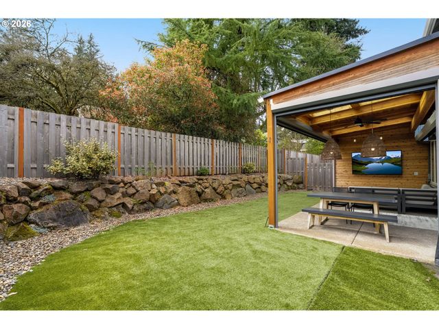 1202 SPRUCE St, Lake Oswego, OR 97034