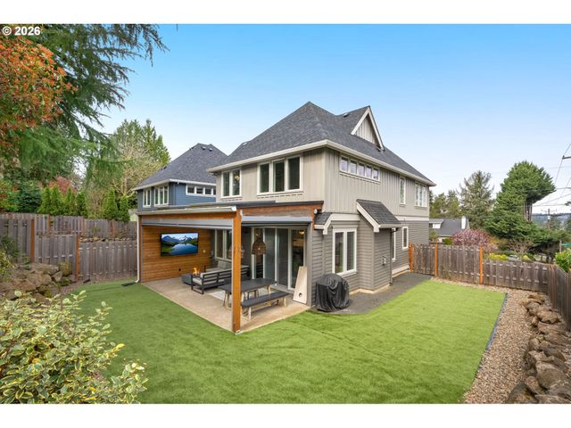 1202 SPRUCE St, Lake Oswego, OR 97034
