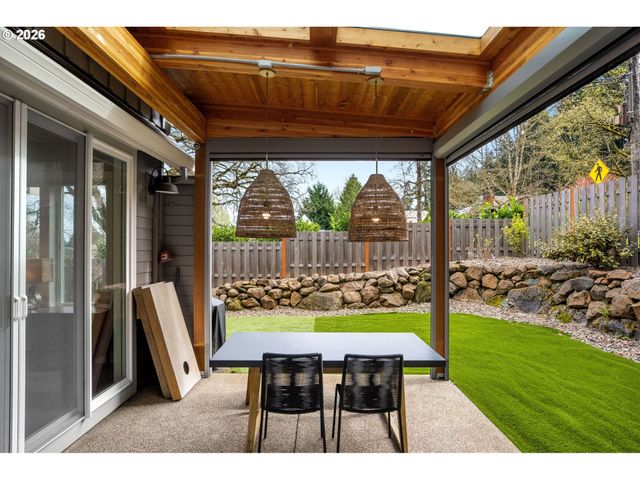 1202 SPRUCE St, Lake Oswego, OR 97034