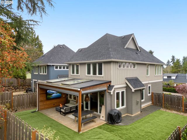 1202 SPRUCE St, Lake Oswego, OR 97034