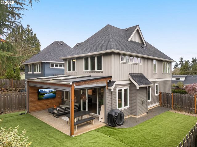 1202 SPRUCE St, Lake Oswego, OR 97034