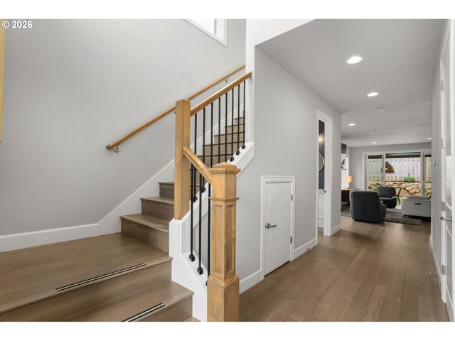 1202 SPRUCE St, Lake Oswego, OR 97034