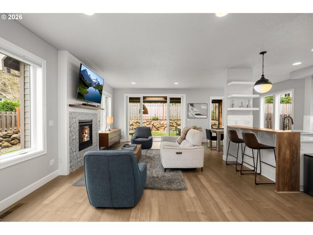 1202 SPRUCE St, Lake Oswego, OR 97034