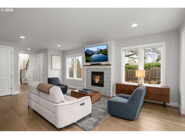 1202 SPRUCE St, Lake Oswego, OR 97034