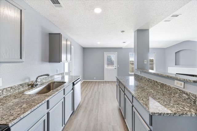 1506 Waters Edge Drive, Glenn Heights, TX 75154