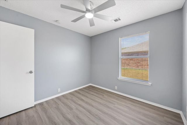 1506 Waters Edge Drive, Glenn Heights, TX 75154