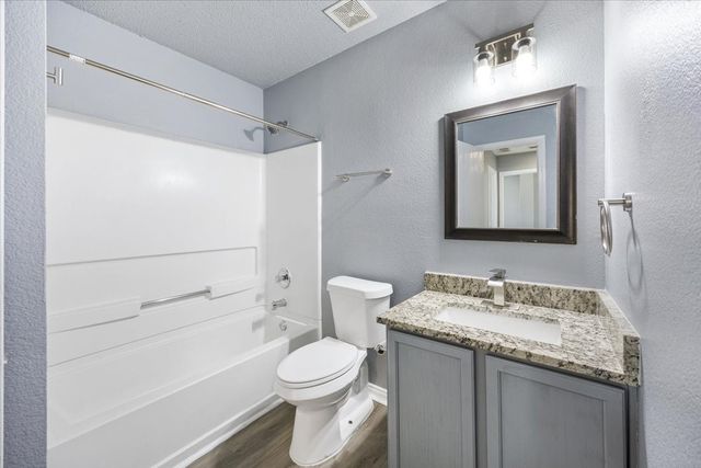 1506 Waters Edge Drive, Glenn Heights, TX 75154