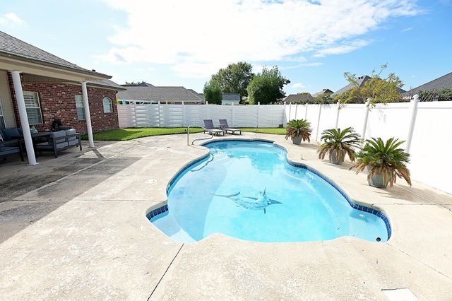 144 Sugarwood Boulevard, Houma, LA 70360