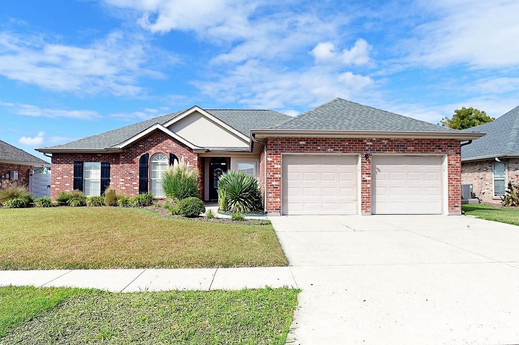 144 Sugarwood Boulevard, Houma, LA 70360