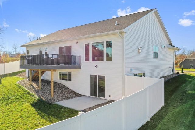 1104 BAY MIST DRIVE, Green Bay, WI 54311