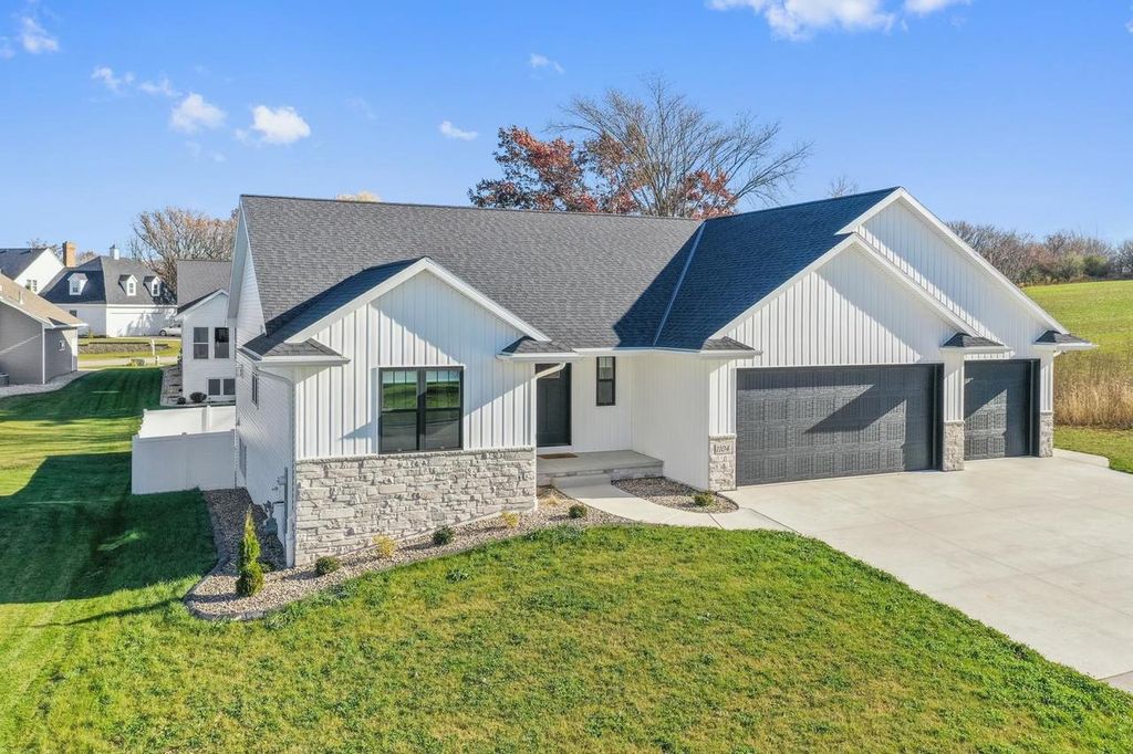 1104 BAY MIST DRIVE, Green Bay, WI 54311