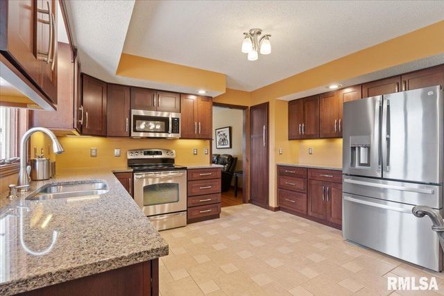 4084 HOLLYHOCK Drive, Springfield, IL 62711