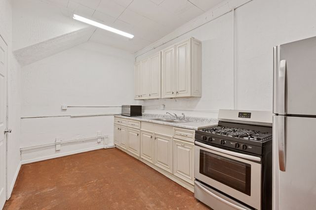 194 N Entrance Avenue, Kankakee, IL 60901