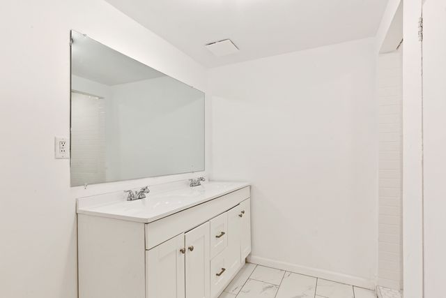 194 N Entrance Avenue, Kankakee, IL 60901