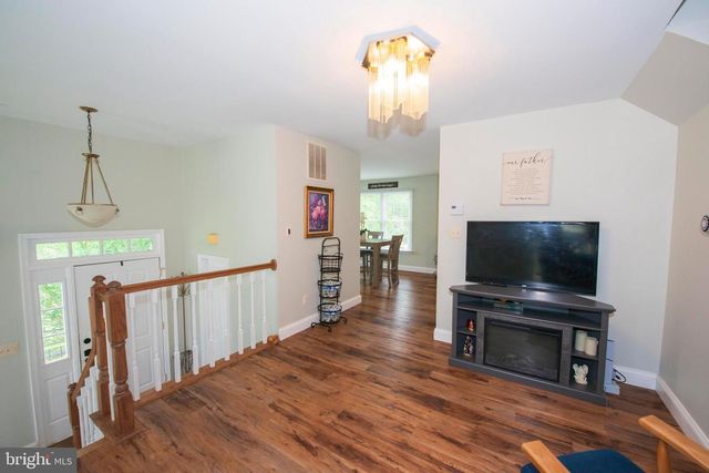 8698 DELCRIS DR, Gaithersburg, MD 20886
