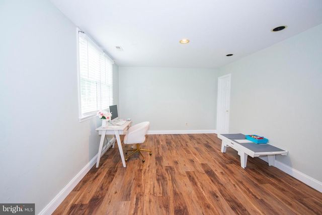 8698 DELCRIS DR, Gaithersburg, MD 20886