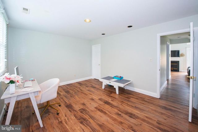 8698 DELCRIS DR, Gaithersburg, MD 20886