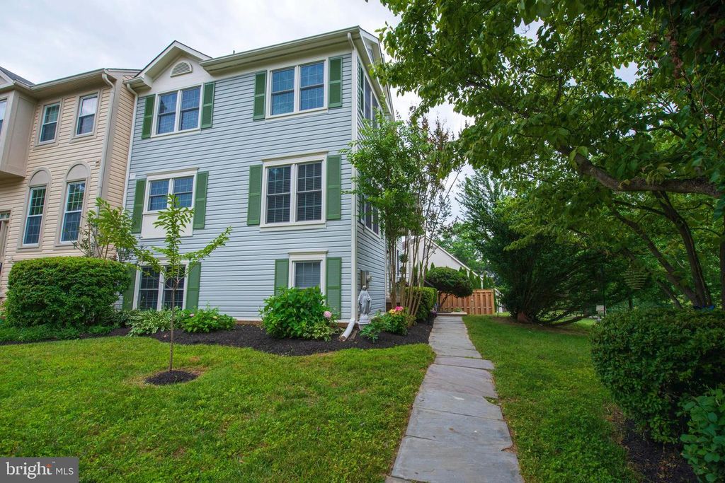8698 DELCRIS DR, Gaithersburg, MD 20886