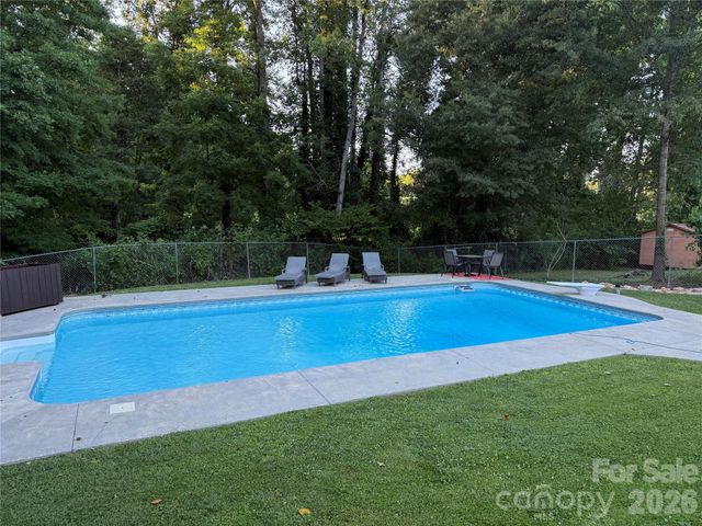 1100 Sunset Road, Cherryville, NC 28021