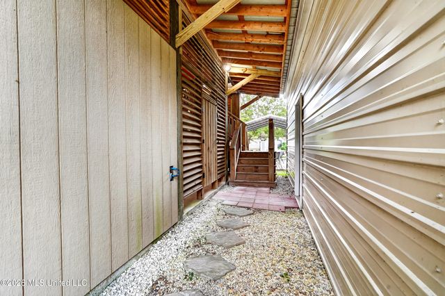 6079 4th Street, Bay Saint Louis, MS 39520