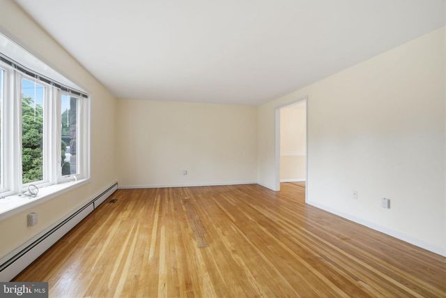 647 MIDDLE HOLLAND RD, Southampton, PA 18966