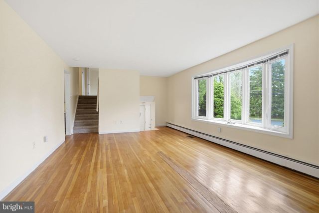 647 MIDDLE HOLLAND RD, Southampton, PA 18966