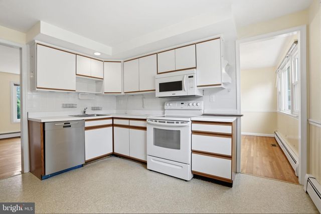 647 MIDDLE HOLLAND RD, Southampton, PA 18966