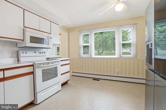 647 MIDDLE HOLLAND RD, Southampton, PA 18966
