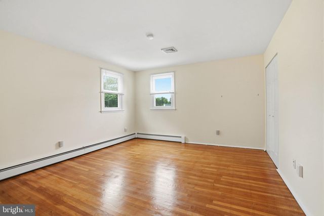 647 MIDDLE HOLLAND RD, Southampton, PA 18966