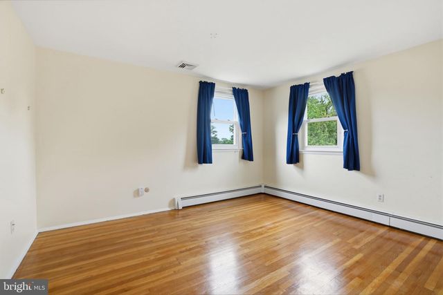 647 MIDDLE HOLLAND RD, Southampton, PA 18966