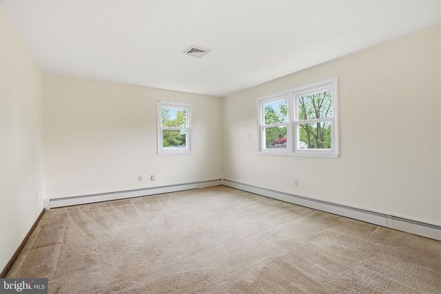 647 MIDDLE HOLLAND RD, Southampton, PA 18966