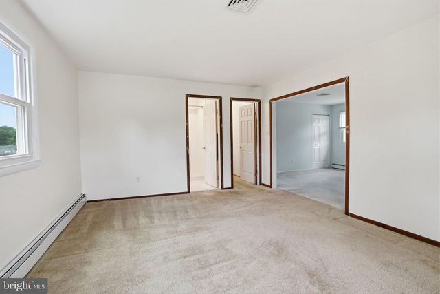 647 MIDDLE HOLLAND RD, Southampton, PA 18966