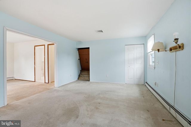 647 MIDDLE HOLLAND RD, Southampton, PA 18966