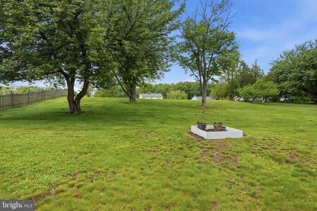 647 MIDDLE HOLLAND RD, Southampton, PA 18966