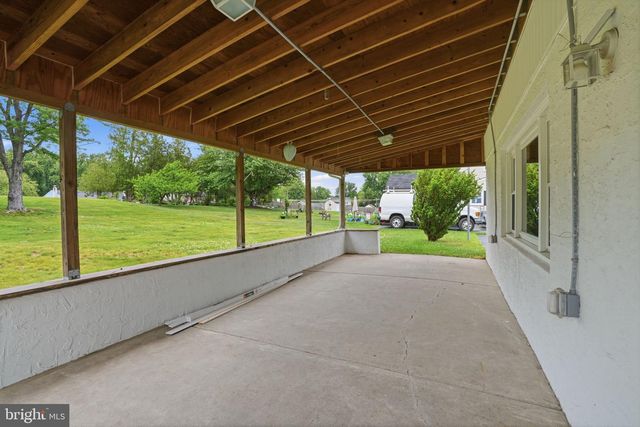 647 MIDDLE HOLLAND RD, Southampton, PA 18966