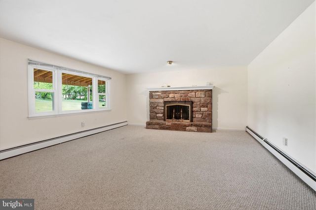 647 MIDDLE HOLLAND RD, Southampton, PA 18966