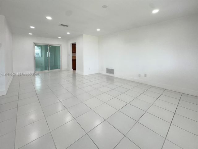 310 Leisure Blvd, Pompano Beach, FL 33064