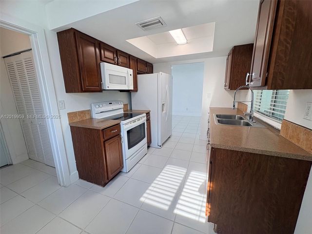 310 Leisure Blvd, Pompano Beach, FL 33064