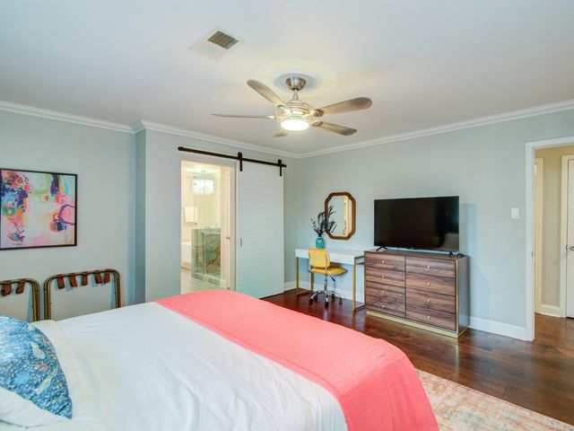 5902 Hummingbird Street, Houston, TX 77096