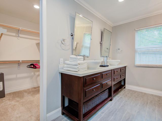 5902 Hummingbird Street, Houston, TX 77096