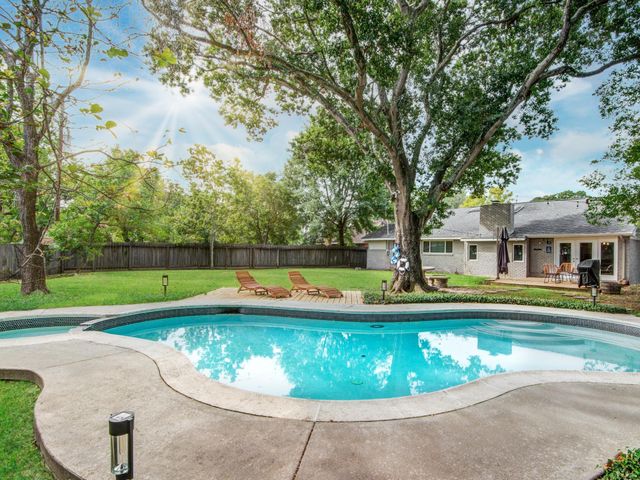 5902 Hummingbird Street, Houston, TX 77096