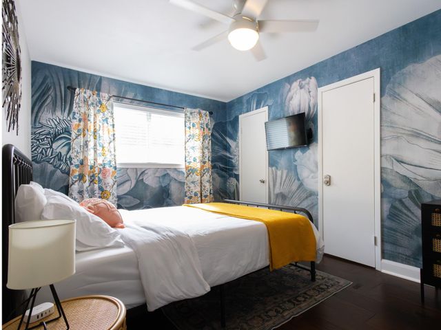 5902 Hummingbird Street, Houston, TX 77096