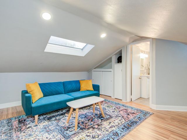 5902 Hummingbird Street, Houston, TX 77096