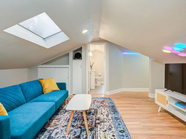 5902 Hummingbird Street, Houston, TX 77096