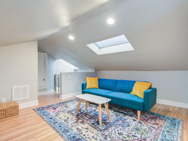 5902 Hummingbird Street, Houston, TX 77096