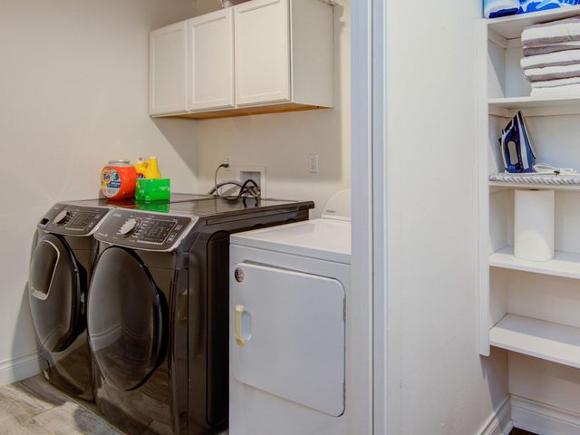 5902 Hummingbird Street, Houston, TX 77096