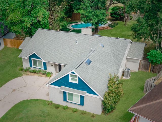 5902 Hummingbird Street, Houston, TX 77096