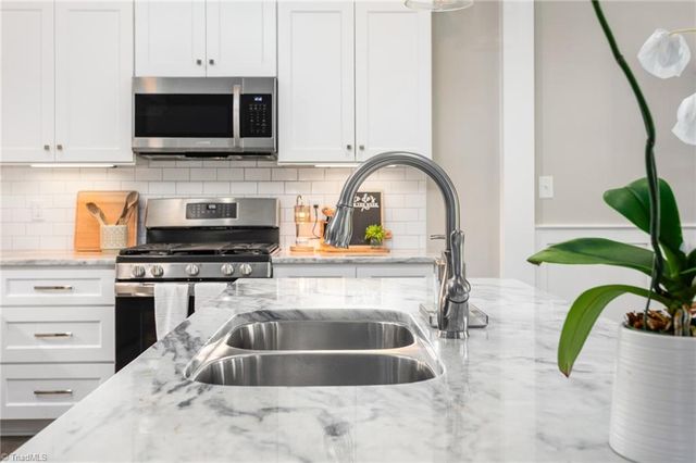 7006 Westfield Village Circle, Summerfield, NC 27358